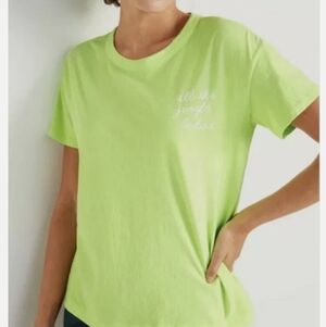 🍀Old Navy graphic tee - "All The Jingle Ladies" 🎤🎵